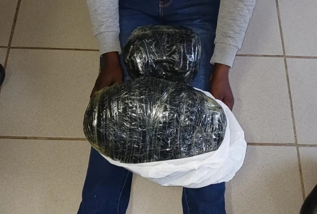 Cops Bust Undocumented Trio With 9kgs Of Dagga