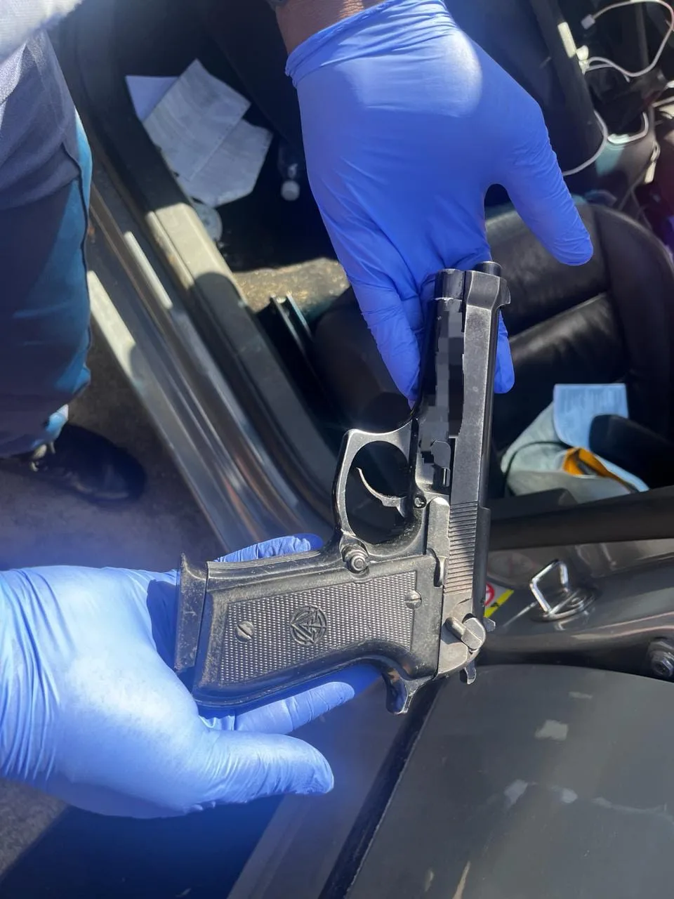 Cops arrest suspects shortly after robbery