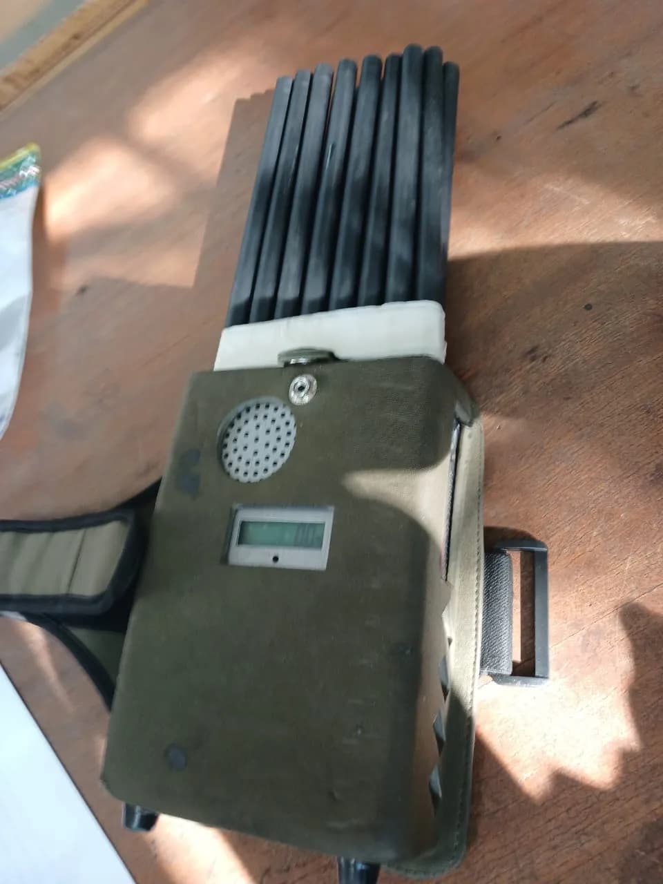 Two suspects arrested after being found with car jamming device